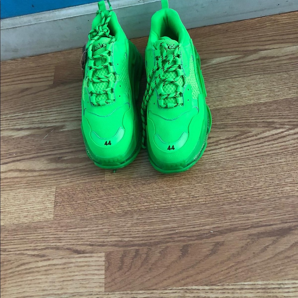 Shoes - Picture 3 of 5